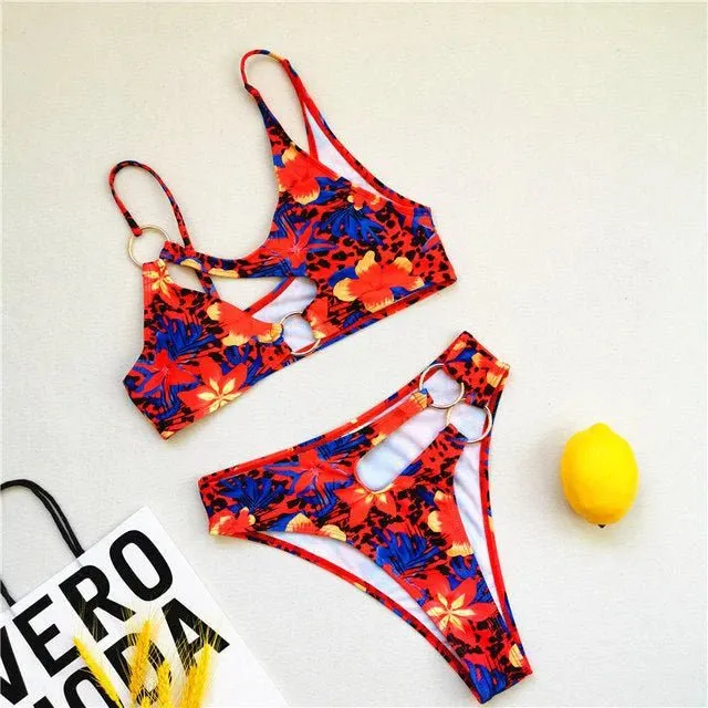 African-Inspired Floral Bikini: Sexy Cut-Outs and Chain Ring for a Bold Swimwear Look