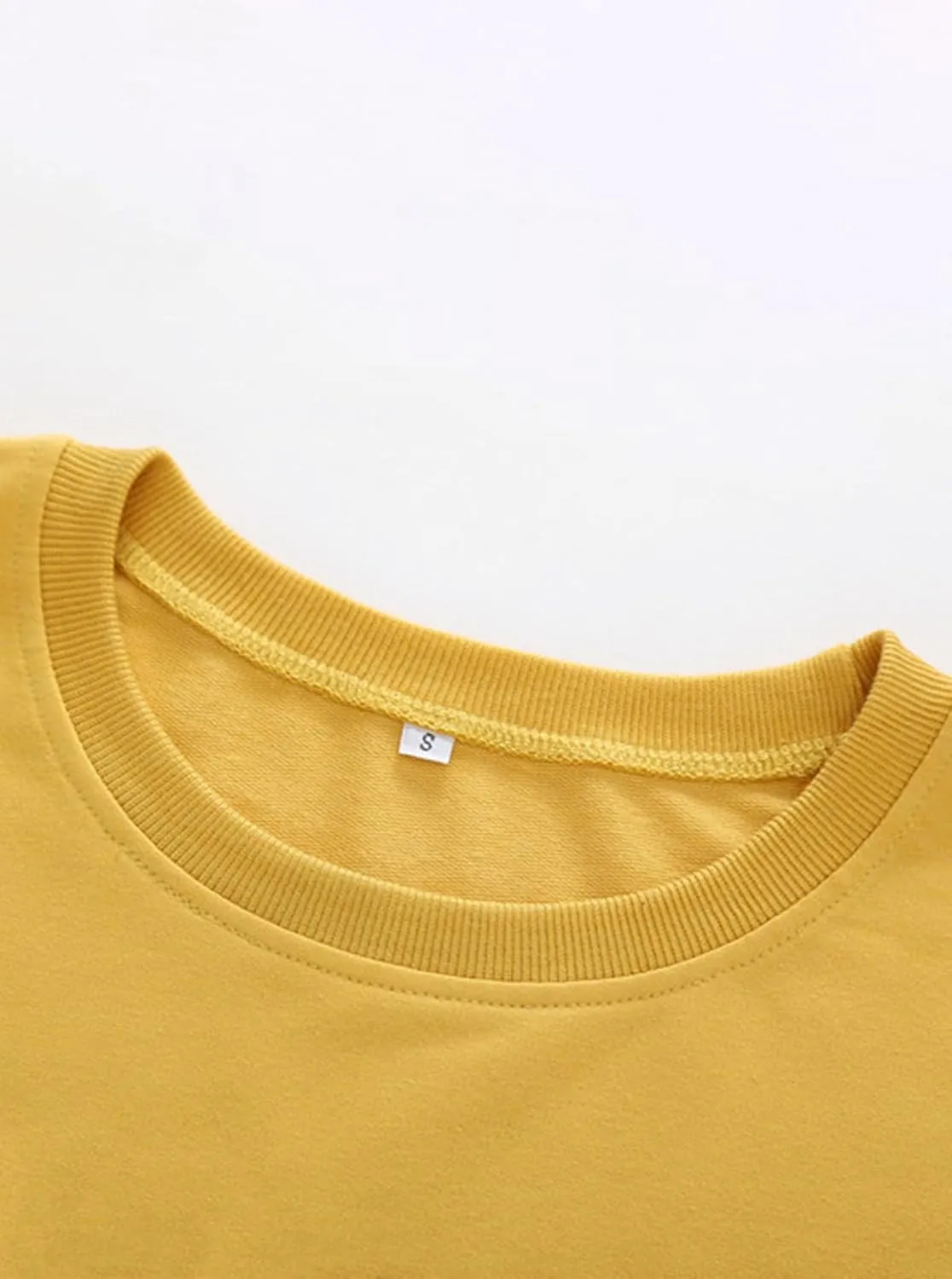 LovelyWholesale Women Graphic Crewneck Sweatshirts Casual Long Sleeve Cropped Tops
