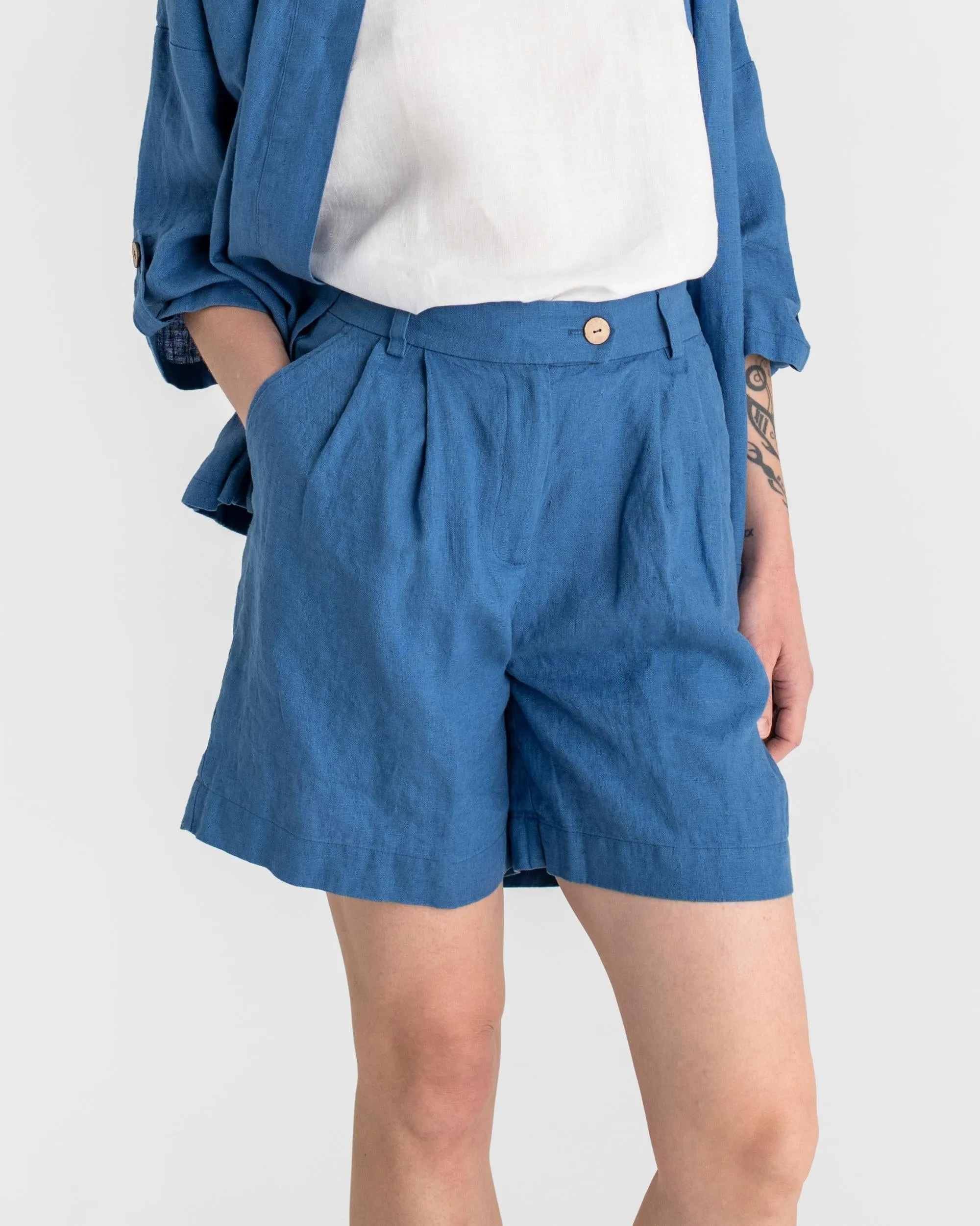 Pleated linen shorts BAGAN in Cobalt blue