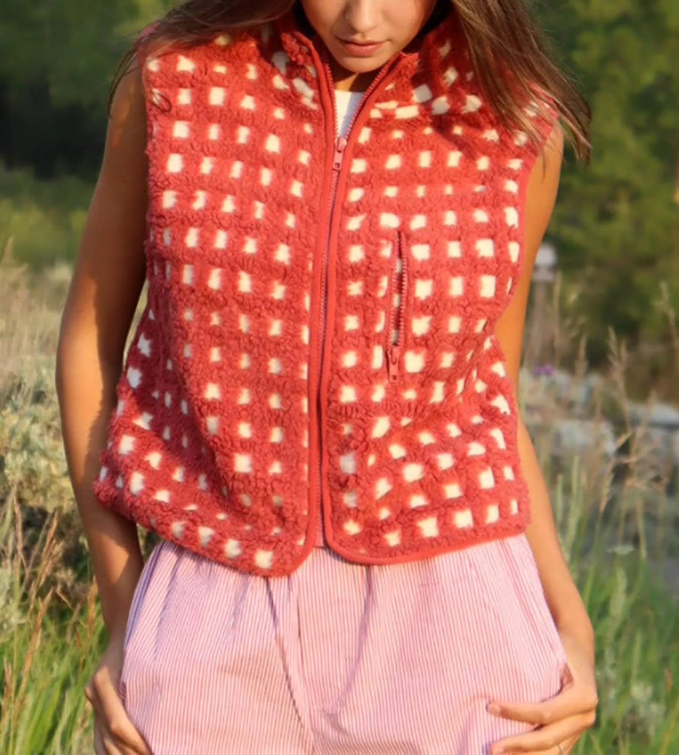 Womens Checkered Sherpa Vest Fleece Jacket Lightweight Zip Up Sleeveless Crochet Plaid Gilet with Pocket