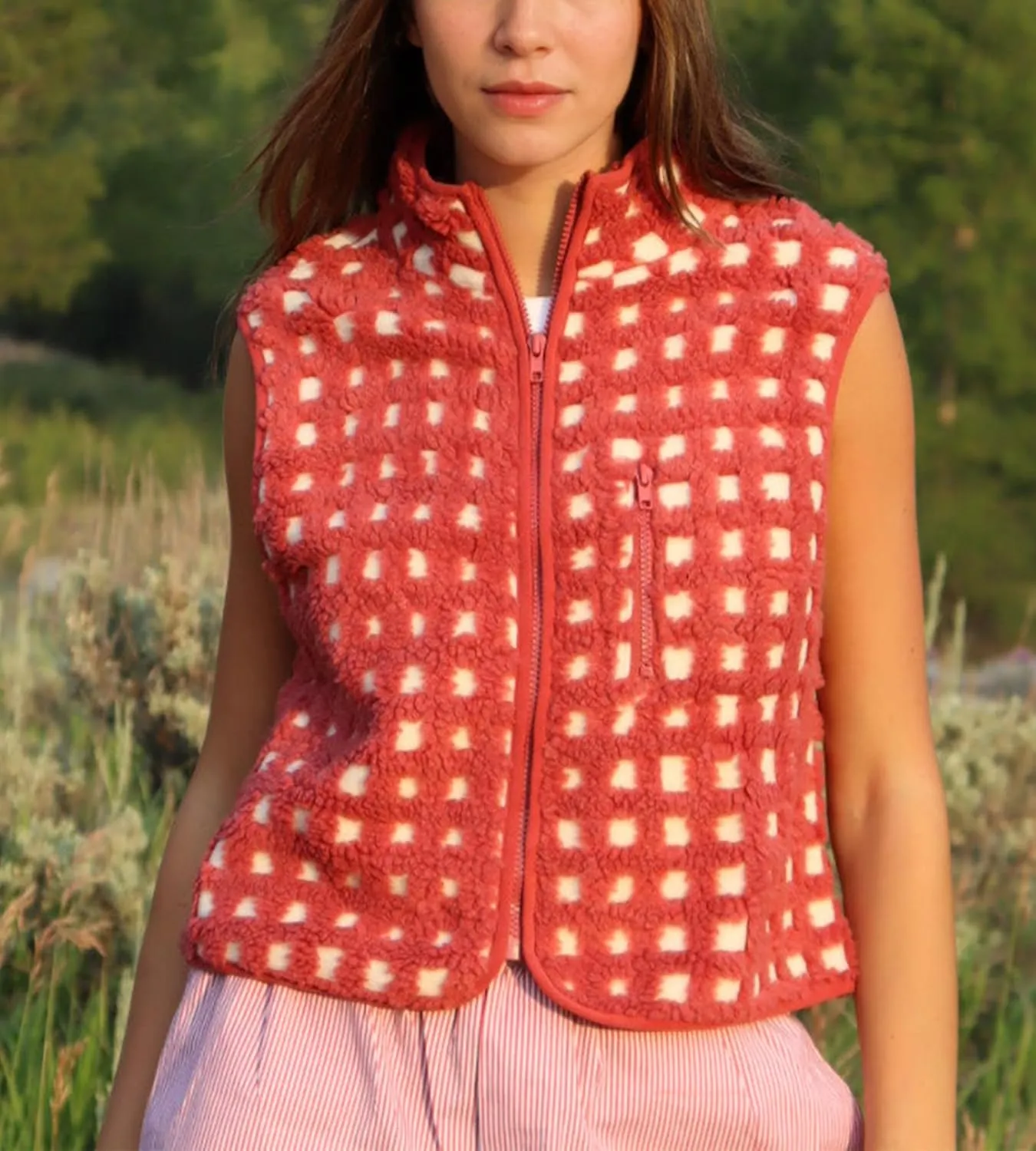 Womens Checkered Sherpa Vest Fleece Jacket Lightweight Zip Up Sleeveless Crochet Plaid Gilet with Pocket